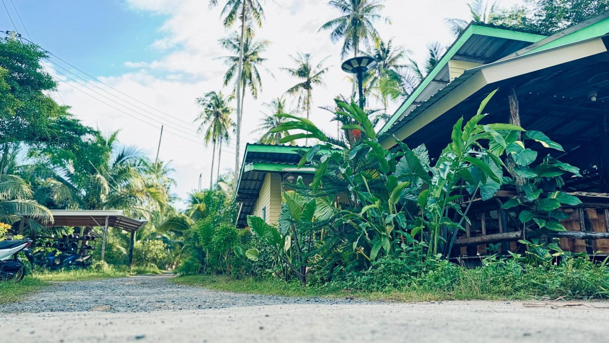 Suan Maprao Ko Kut Resort Exteriör bild